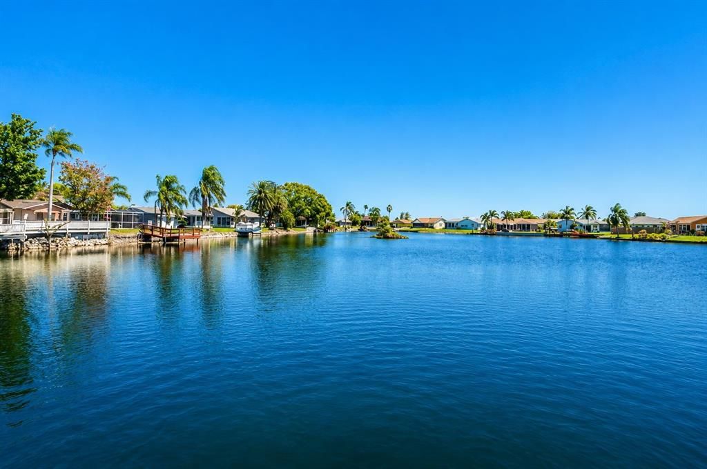 For Sale: $274,900 (2 beds, 1 baths, 909 Square Feet)
