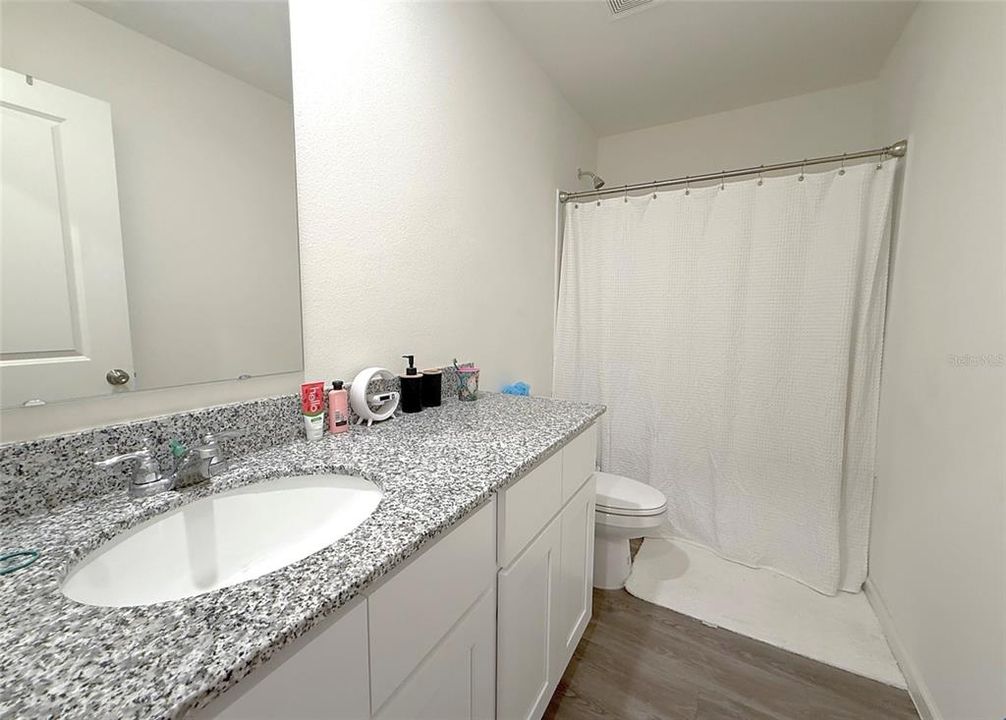 For Rent: $2,300 (4 beds, 2 baths, 1981 Square Feet)