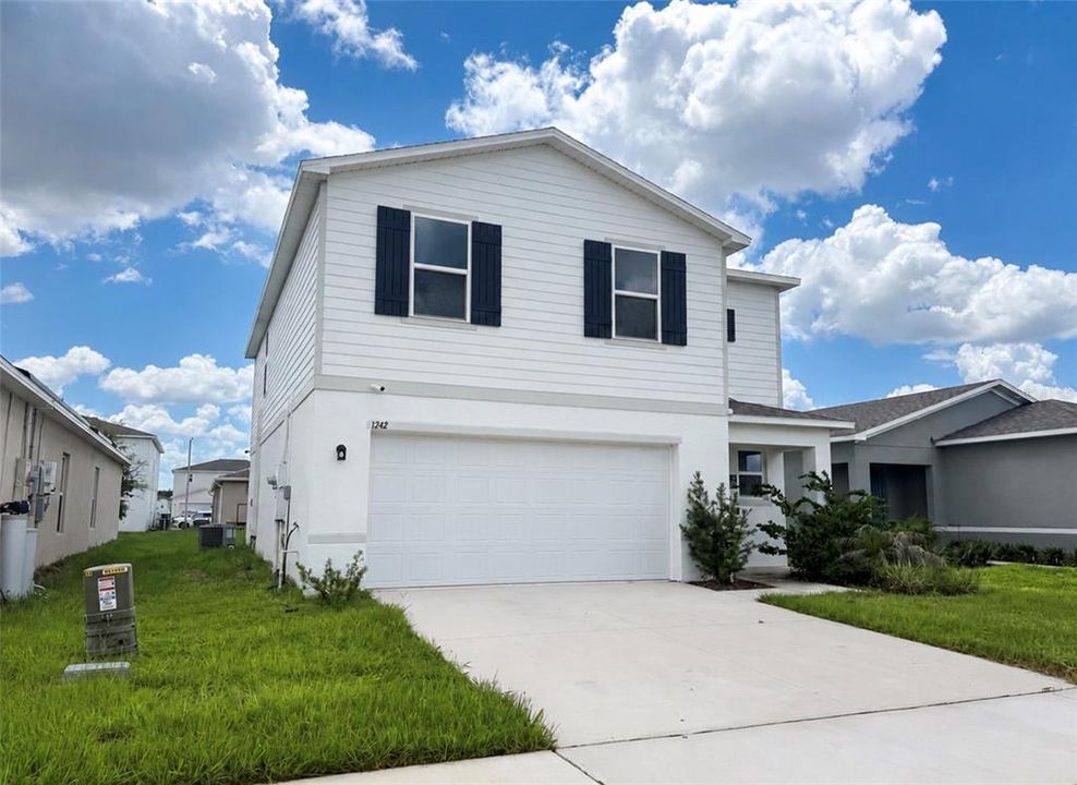 For Rent: $2,300 (4 beds, 2 baths, 1981 Square Feet)