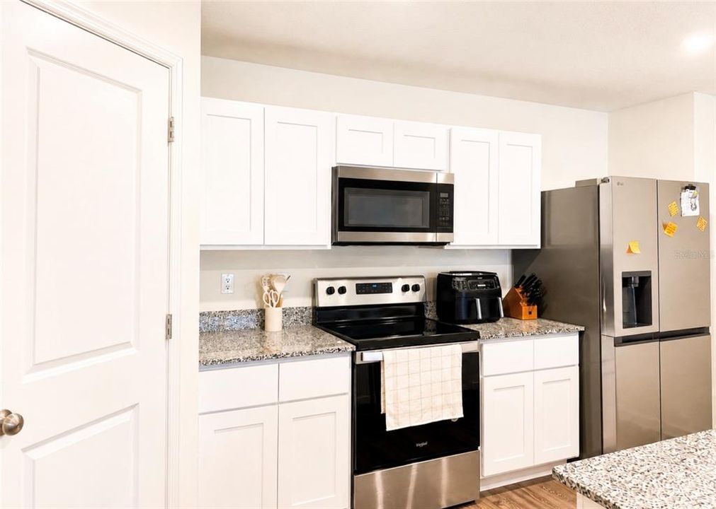 For Rent: $2,300 (4 beds, 2 baths, 1981 Square Feet)
