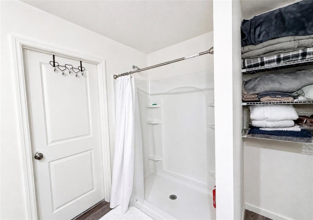 For Rent: $2,300 (4 beds, 2 baths, 1981 Square Feet)