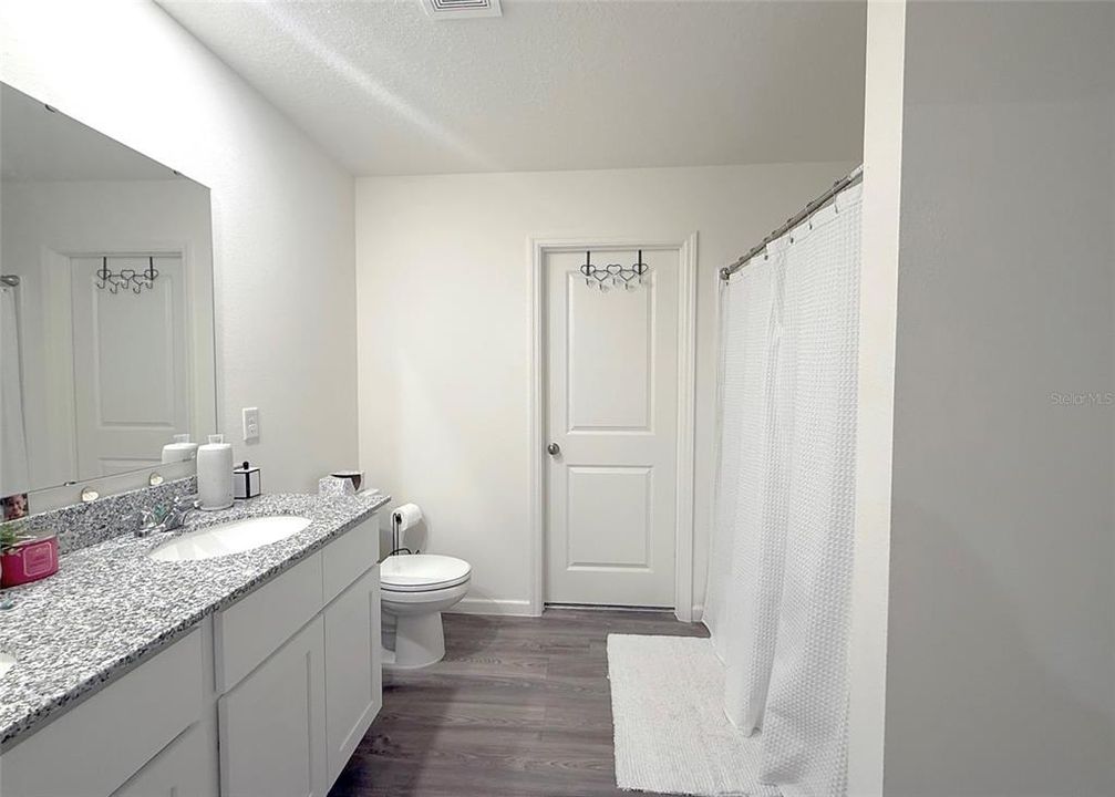 For Rent: $2,300 (4 beds, 2 baths, 1981 Square Feet)
