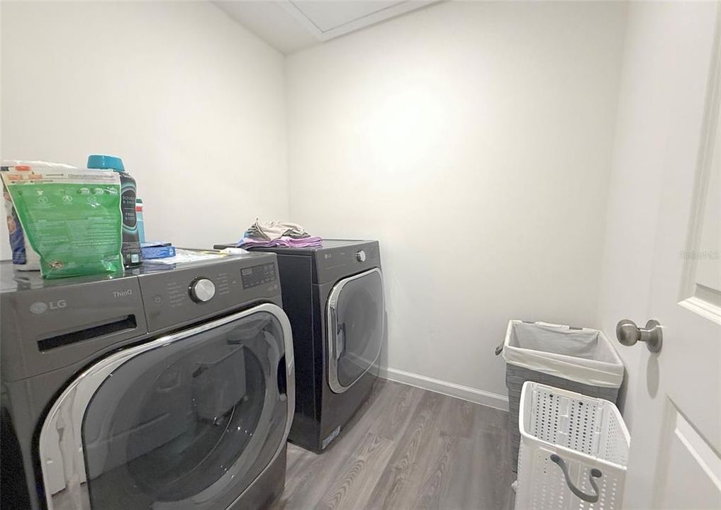For Rent: $2,300 (4 beds, 2 baths, 1981 Square Feet)