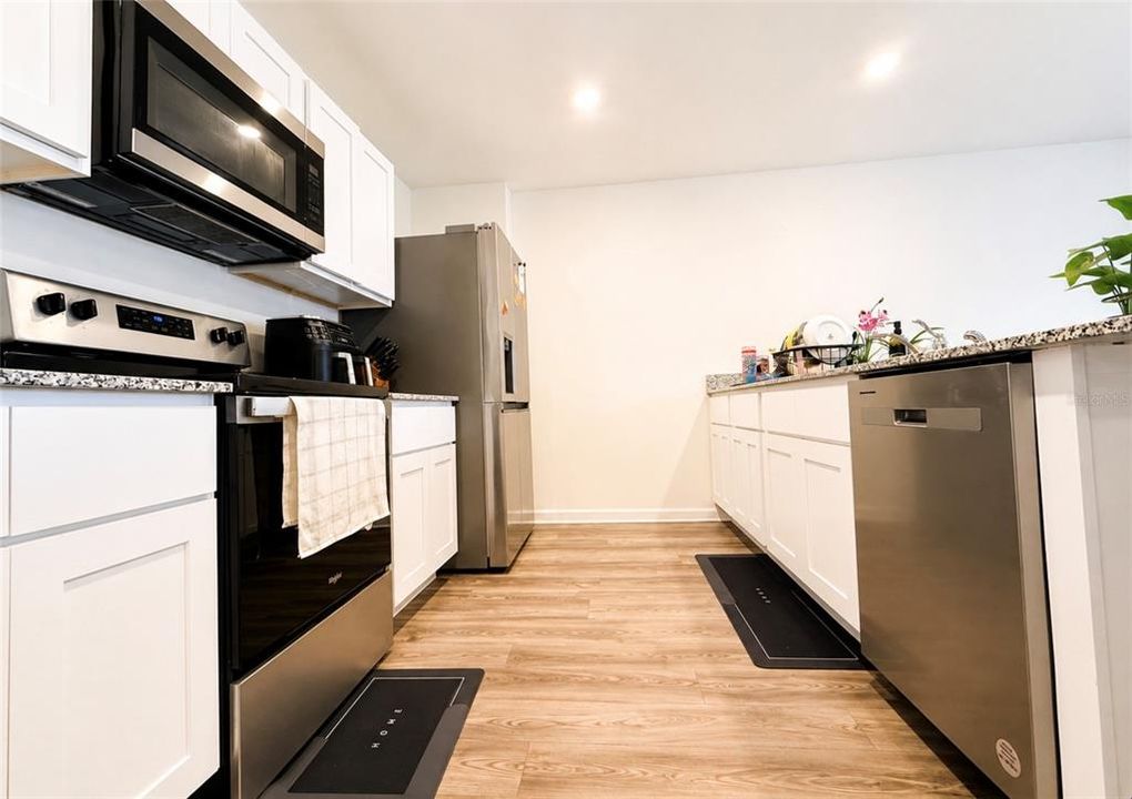 For Rent: $2,300 (4 beds, 2 baths, 1981 Square Feet)
