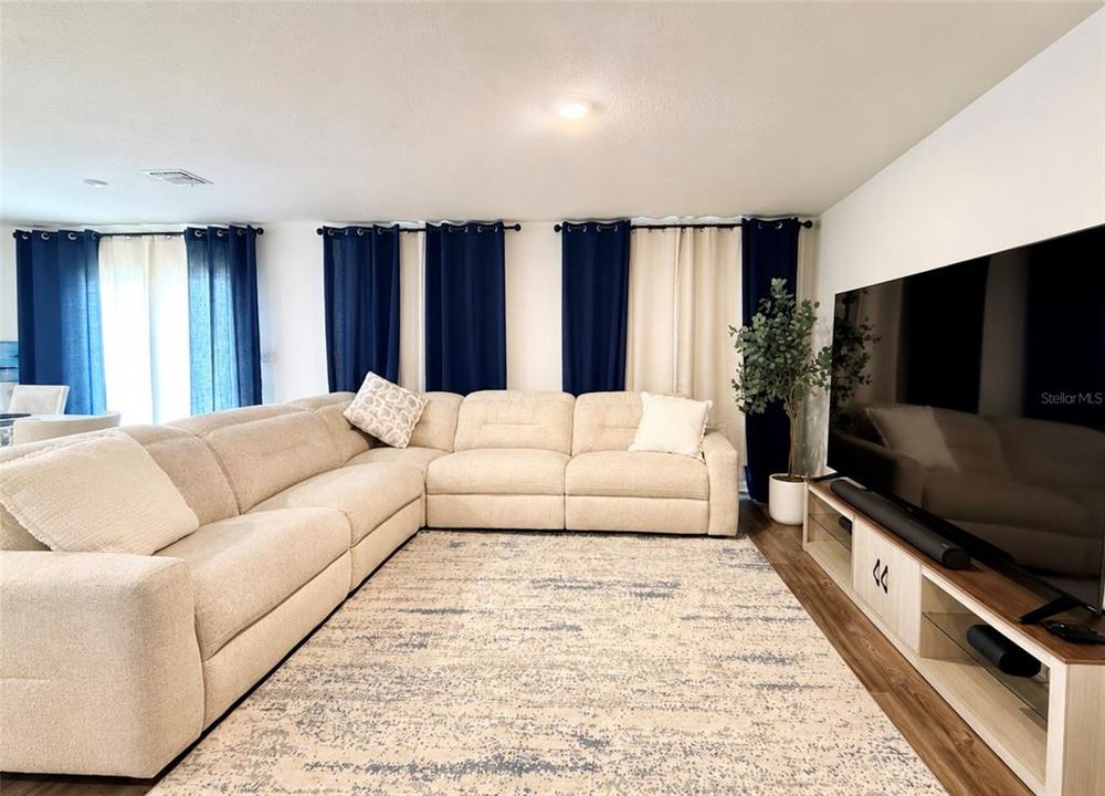 For Rent: $2,300 (4 beds, 2 baths, 1981 Square Feet)
