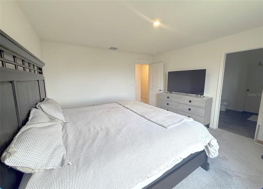 For Rent: $2,300 (4 beds, 2 baths, 1981 Square Feet)