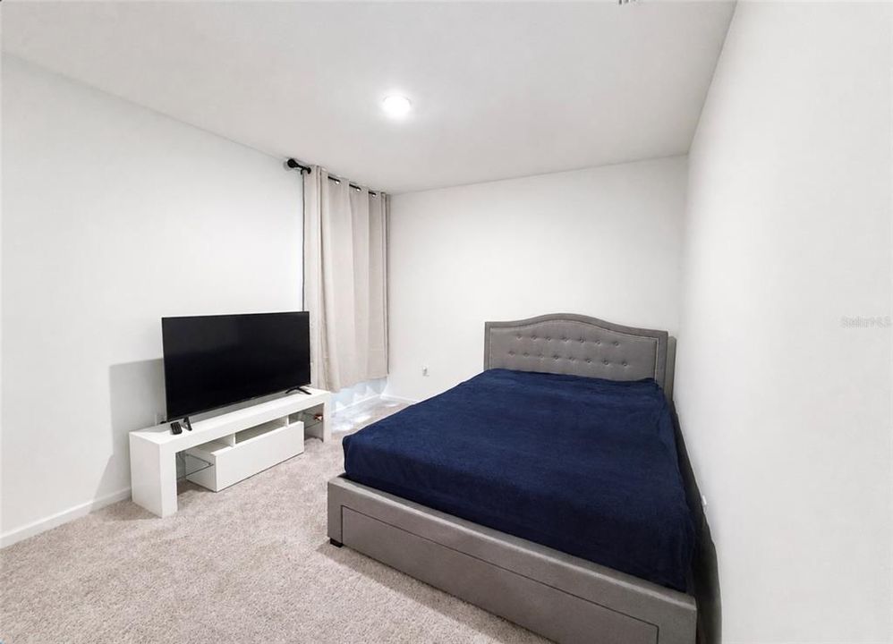 For Rent: $2,300 (4 beds, 2 baths, 1981 Square Feet)