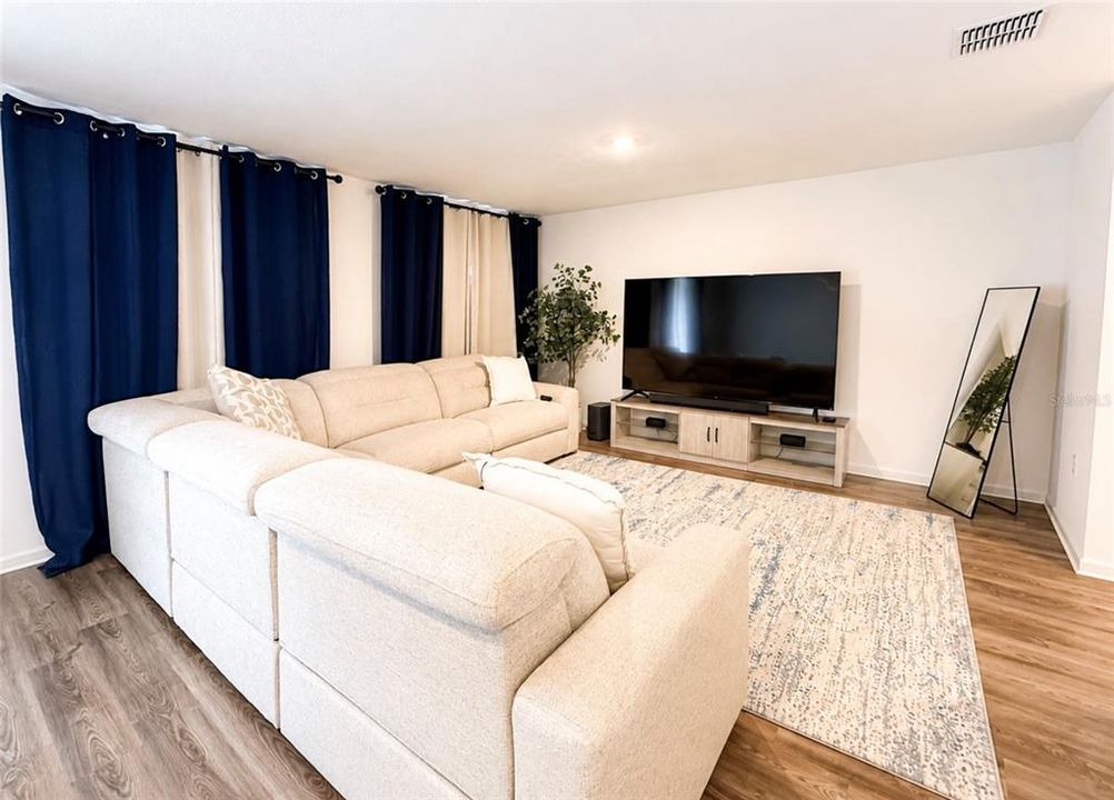 For Rent: $2,300 (4 beds, 2 baths, 1981 Square Feet)
