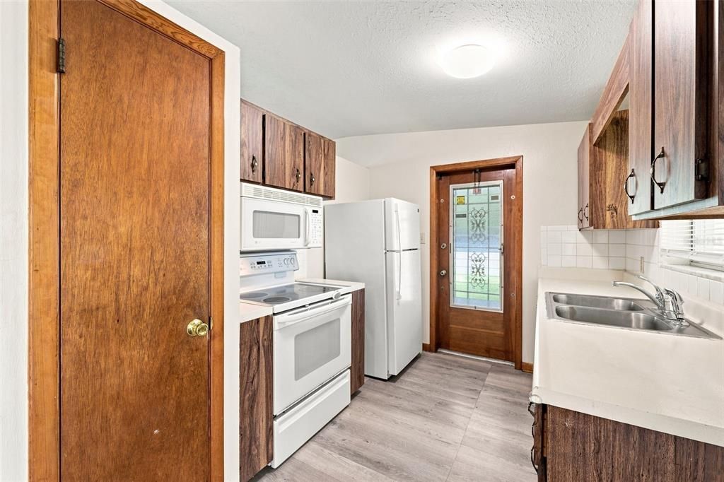 На продажу: $359,900 (3 спален, 1 ванн, 1032 Квадратных фут)