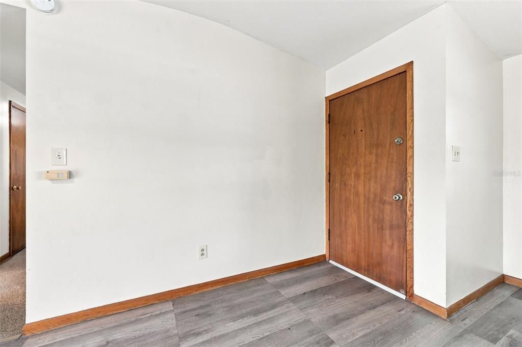 На продажу: $359,900 (3 спален, 1 ванн, 1032 Квадратных фут)