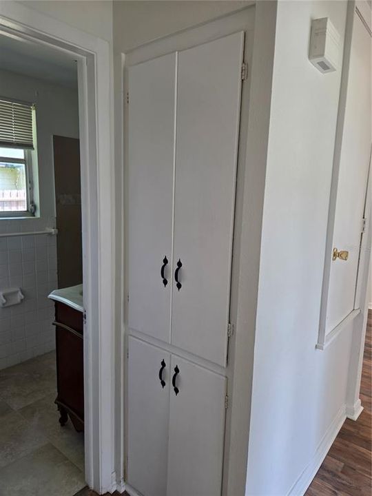 For Sale: $194,900 (4 beds, 1 baths, 1274 Square Feet)