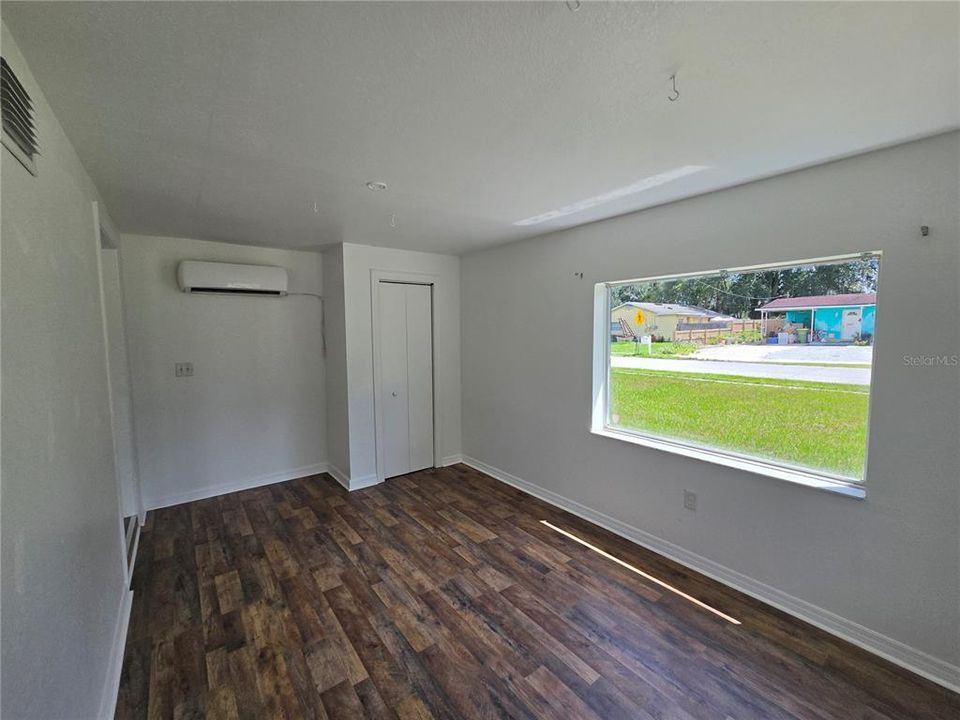 For Sale: $194,900 (4 beds, 1 baths, 1274 Square Feet)