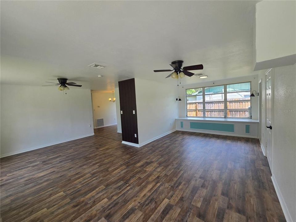 For Sale: $194,900 (4 beds, 1 baths, 1274 Square Feet)