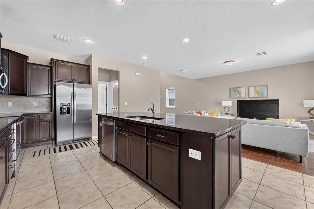 En Venta: $454,900 (4 camas, 2 baños, 2660 Pies cuadrados)