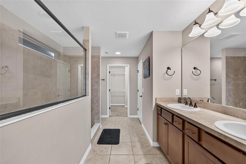 En Venta: $454,900 (4 camas, 2 baños, 2660 Pies cuadrados)