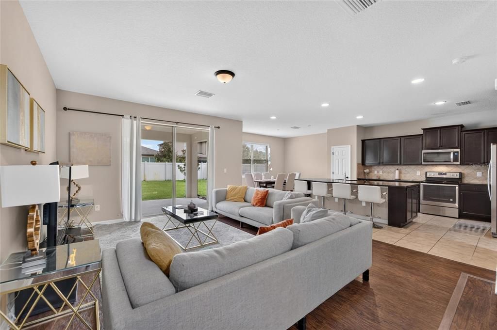 En Venta: $454,900 (4 camas, 2 baños, 2660 Pies cuadrados)