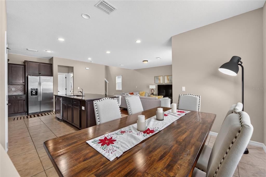 En Venta: $454,900 (4 camas, 2 baños, 2660 Pies cuadrados)