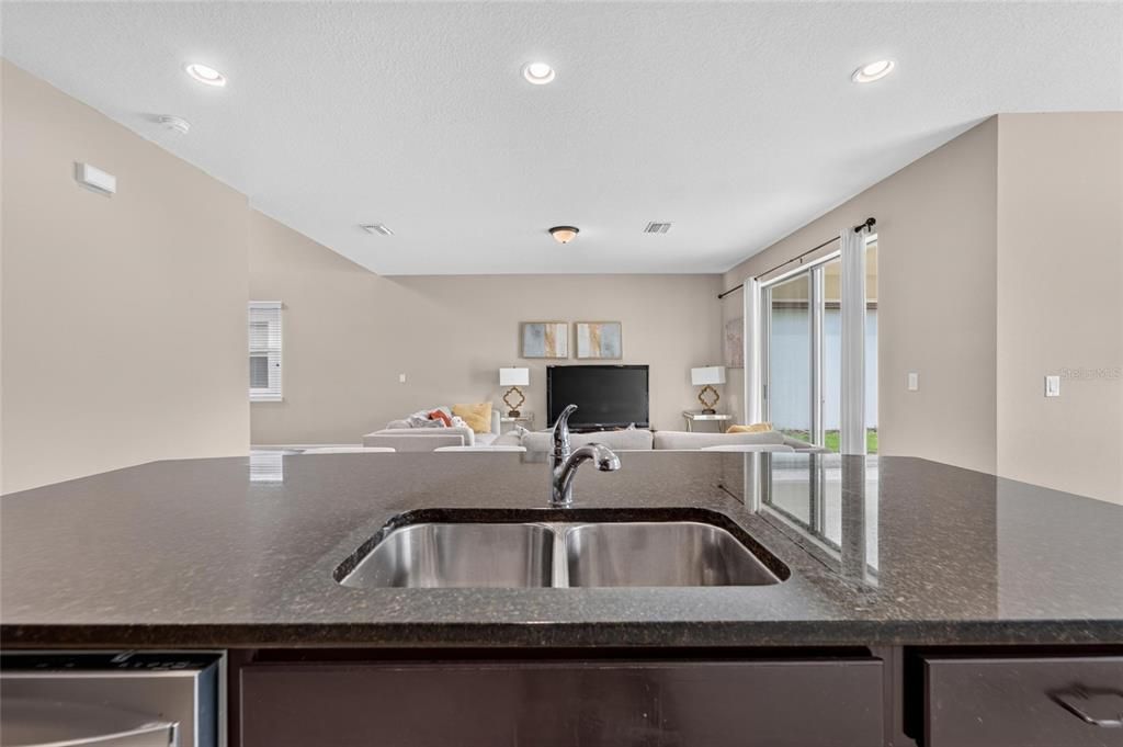 En Venta: $454,900 (4 camas, 2 baños, 2660 Pies cuadrados)