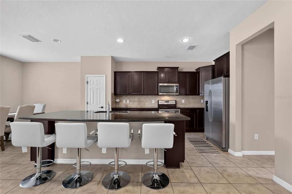 En Venta: $454,900 (4 camas, 2 baños, 2660 Pies cuadrados)