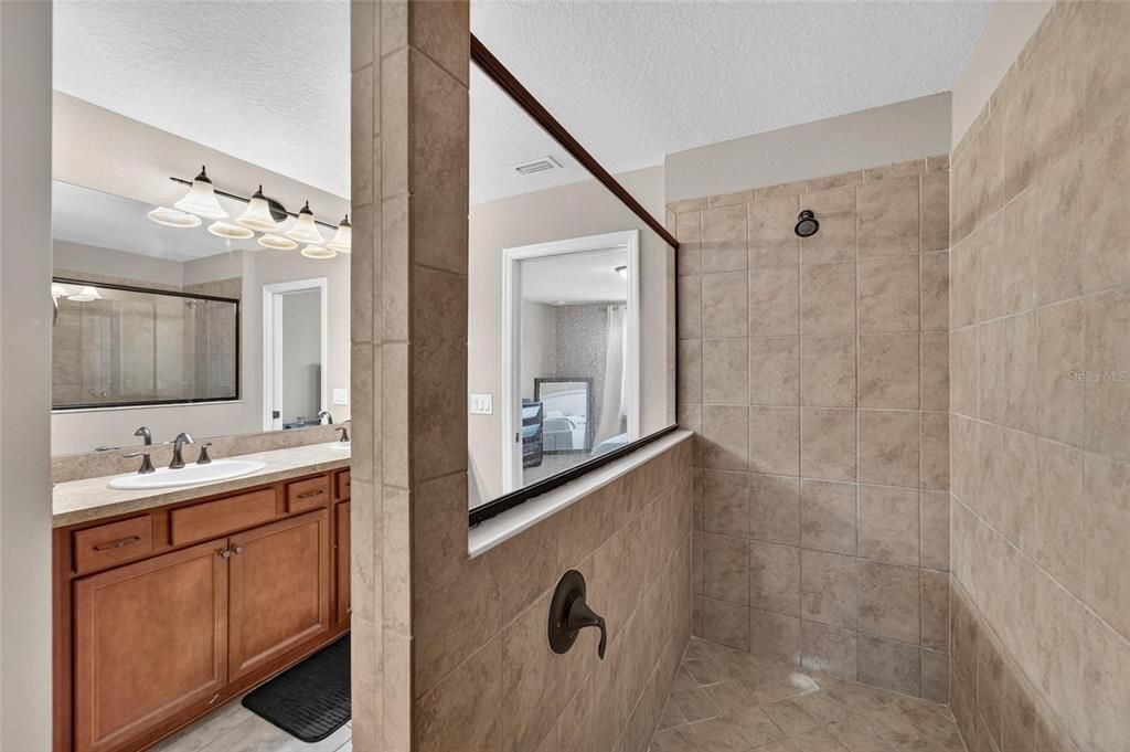 En Venta: $454,900 (4 camas, 2 baños, 2660 Pies cuadrados)