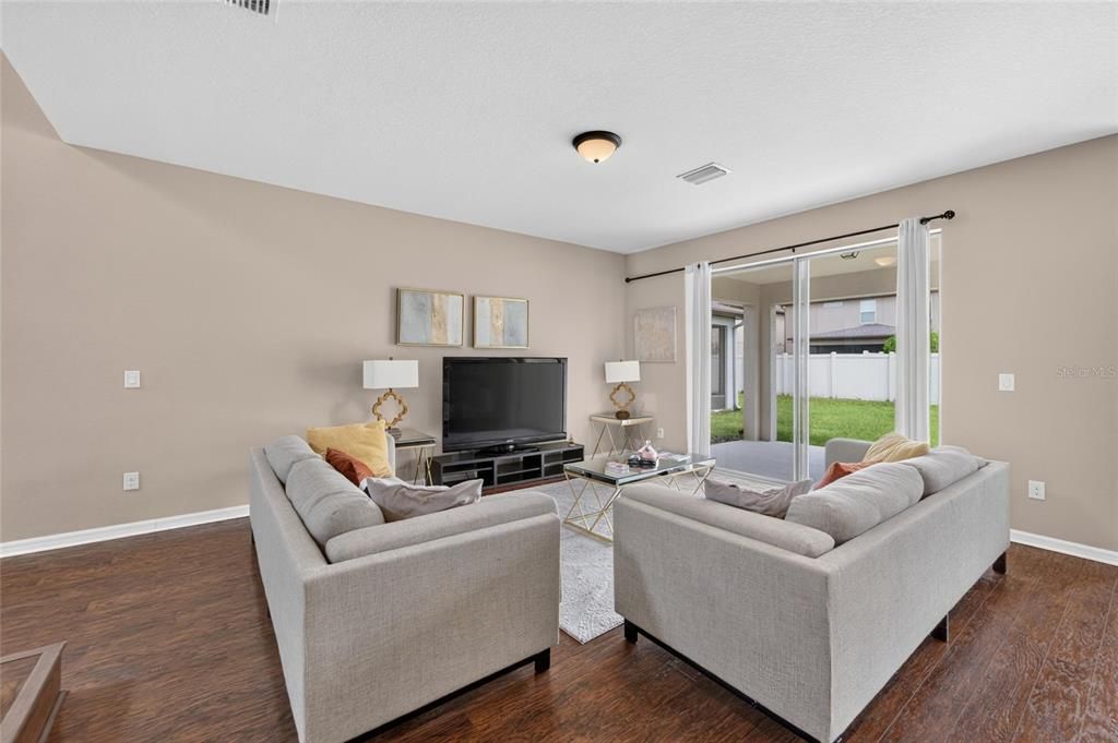 En Venta: $454,900 (4 camas, 2 baños, 2660 Pies cuadrados)