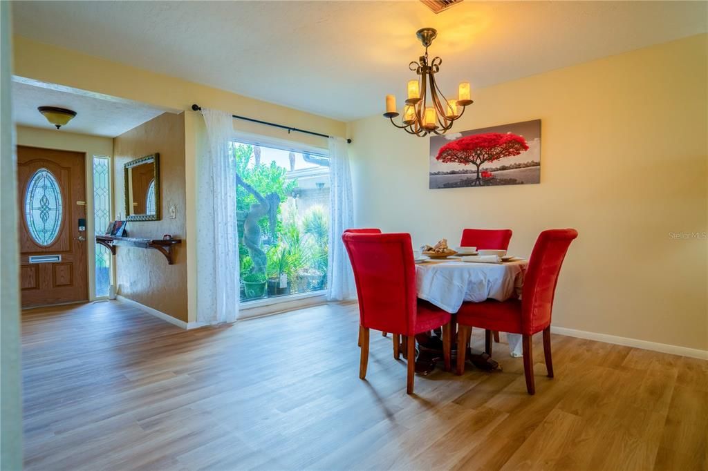 For Sale: $269,000 (2 beds, 2 baths, 1470 Square Feet)