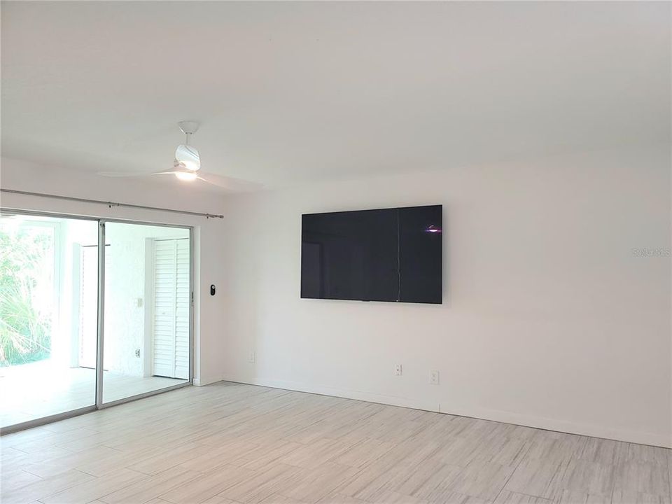 На продажу: $125,000 (2 спален, 2 ванн, 999 Квадратных фут)