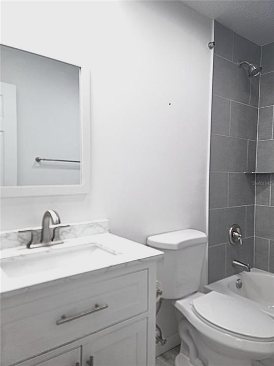 На продажу: $125,000 (2 спален, 2 ванн, 999 Квадратных фут)