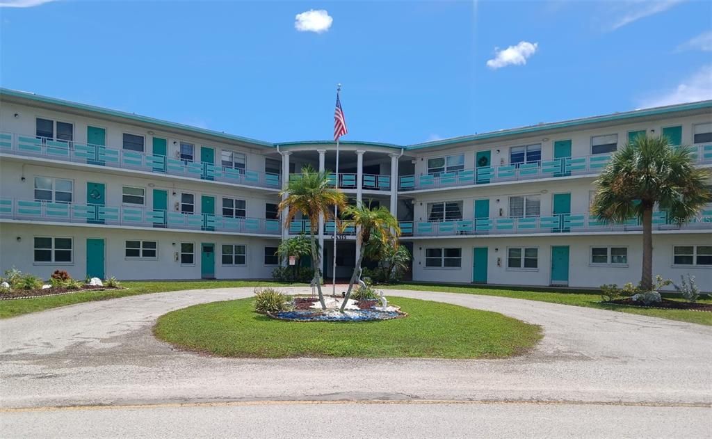 For Sale: $139,900 (2 beds, 2 baths, 910 Square Feet)