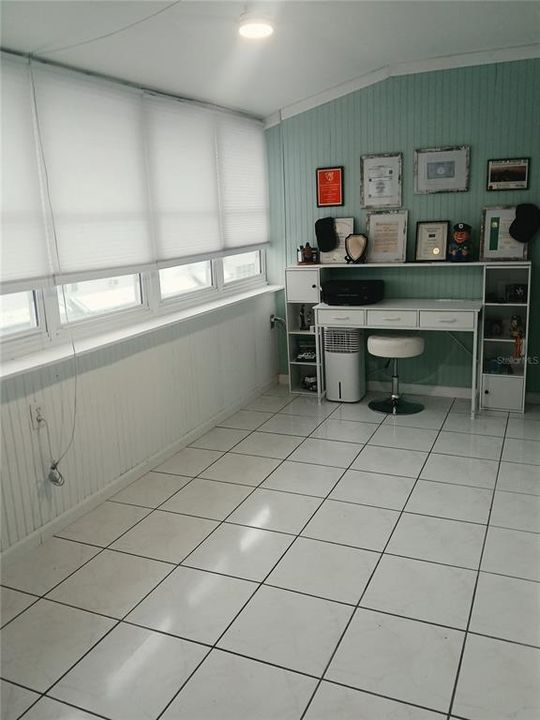 For Sale: $139,900 (2 beds, 2 baths, 910 Square Feet)