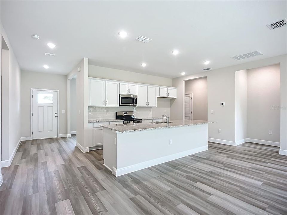 На продажу: $349,900 (4 спален, 2 ванн, 1810 Квадратных фут)