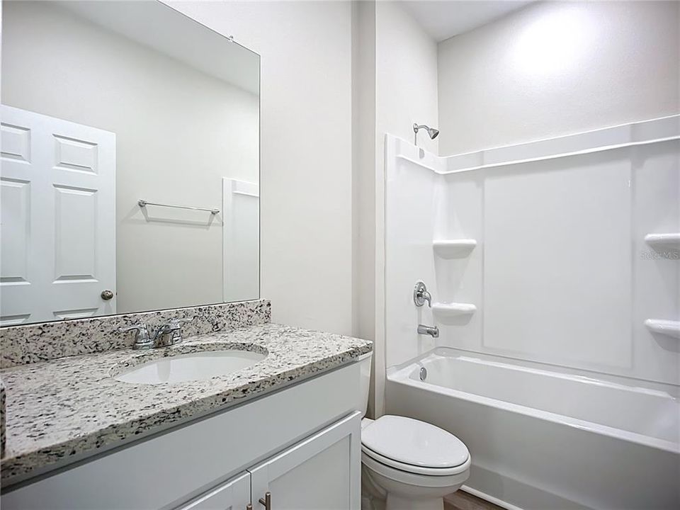 На продажу: $349,900 (4 спален, 2 ванн, 1810 Квадратных фут)
