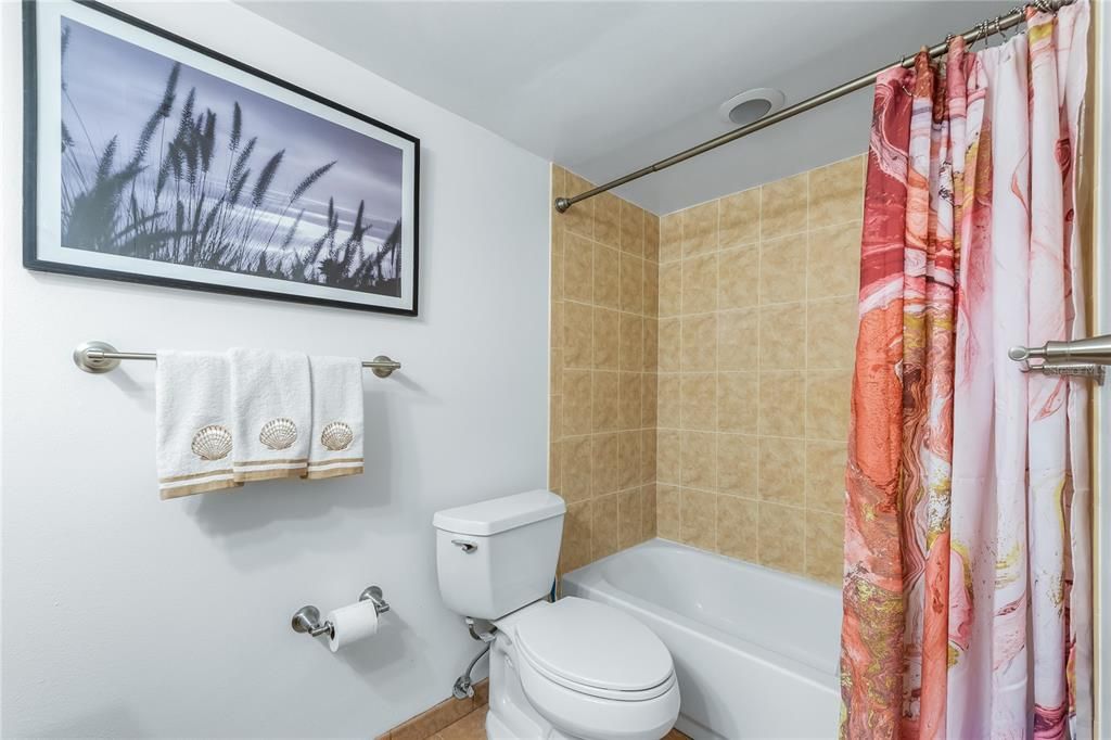 For Sale: $154,900 (1 beds, 1 baths, 784 Square Feet)