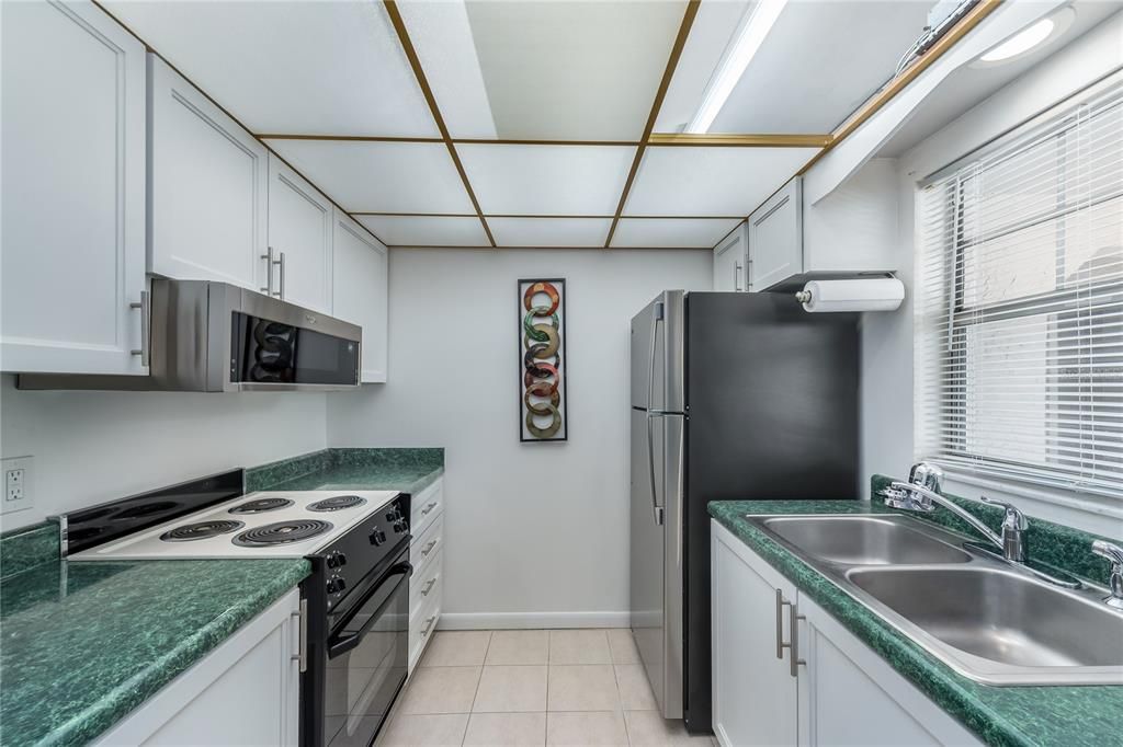 For Sale: $154,900 (1 beds, 1 baths, 784 Square Feet)