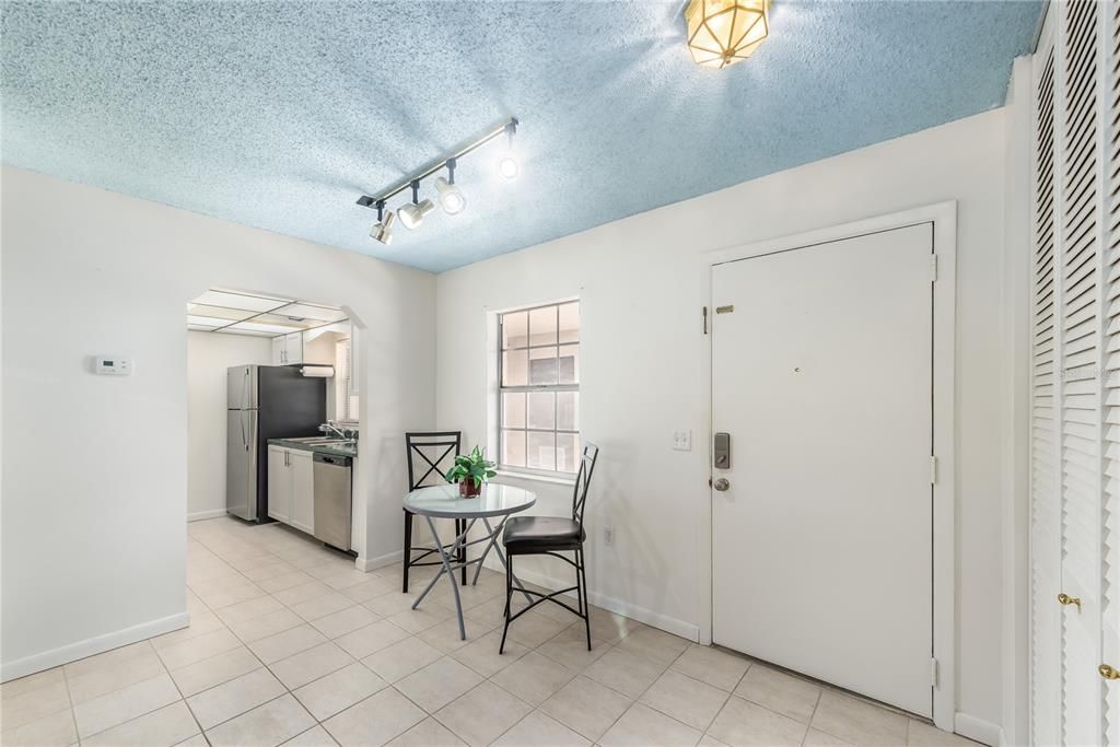 For Sale: $154,900 (1 beds, 1 baths, 784 Square Feet)
