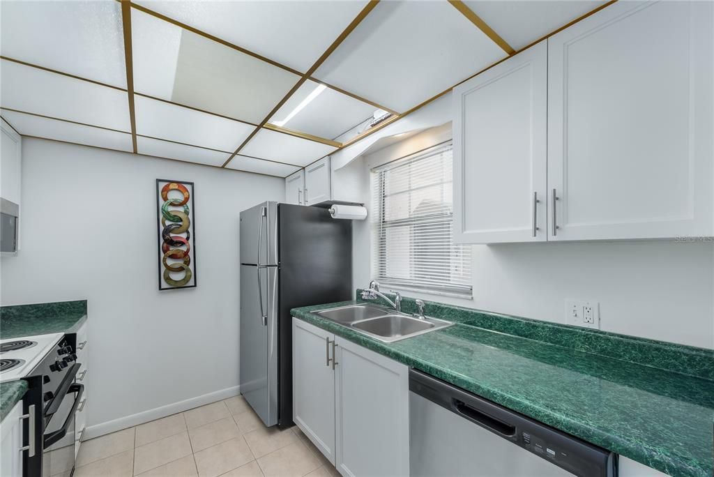 For Sale: $154,900 (1 beds, 1 baths, 784 Square Feet)