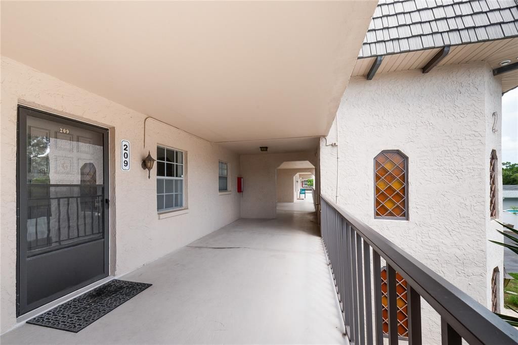 For Sale: $154,900 (1 beds, 1 baths, 784 Square Feet)