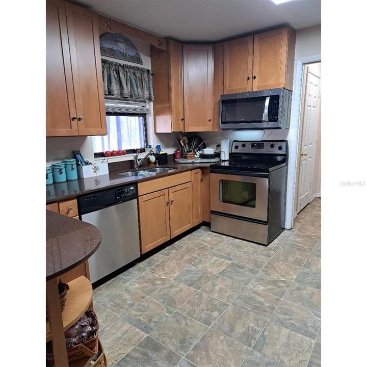 For Sale: $270,000 (3 beds, 2 baths, 1320 Square Feet)