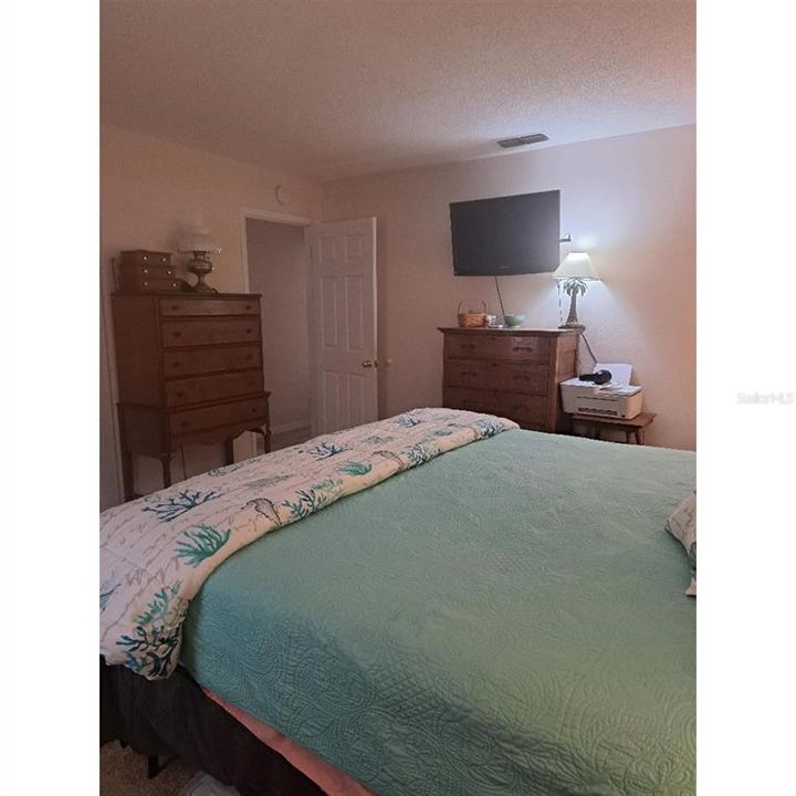 For Sale: $270,000 (3 beds, 2 baths, 1320 Square Feet)
