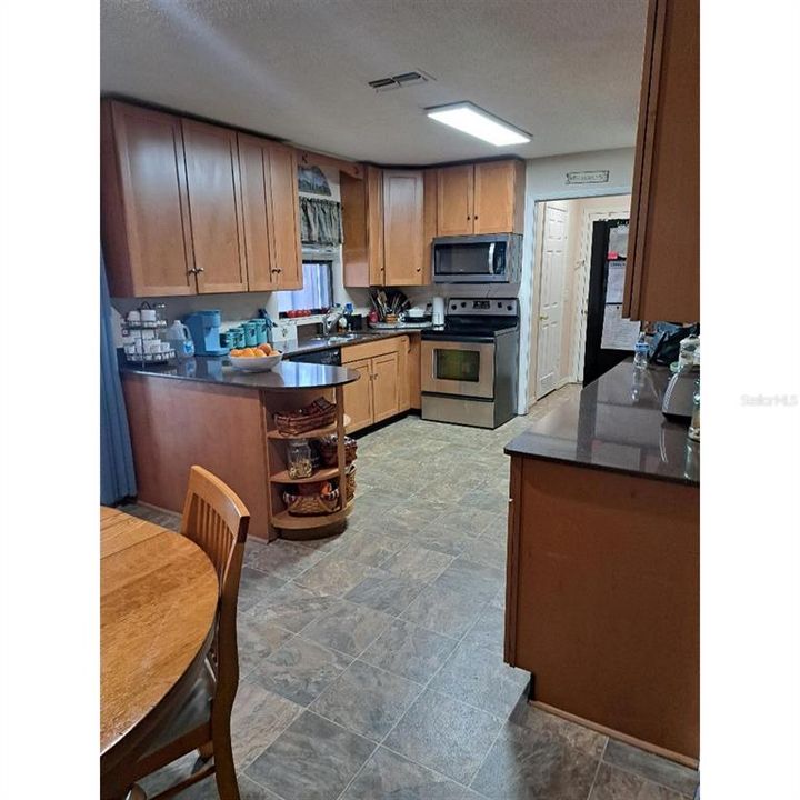 For Sale: $270,000 (3 beds, 2 baths, 1320 Square Feet)