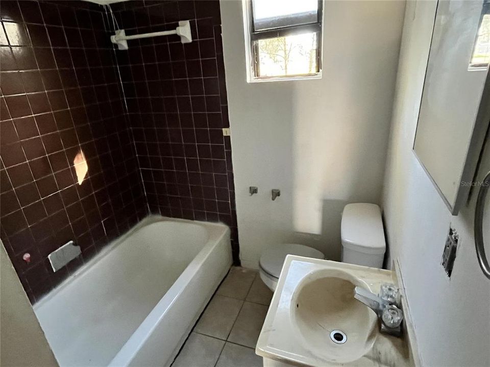 For Rent: $850 (2 beds, 1 baths, 743 Square Feet)