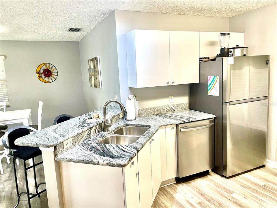 For Sale: $259,000 (2 beds, 2 baths, 1198 Square Feet)