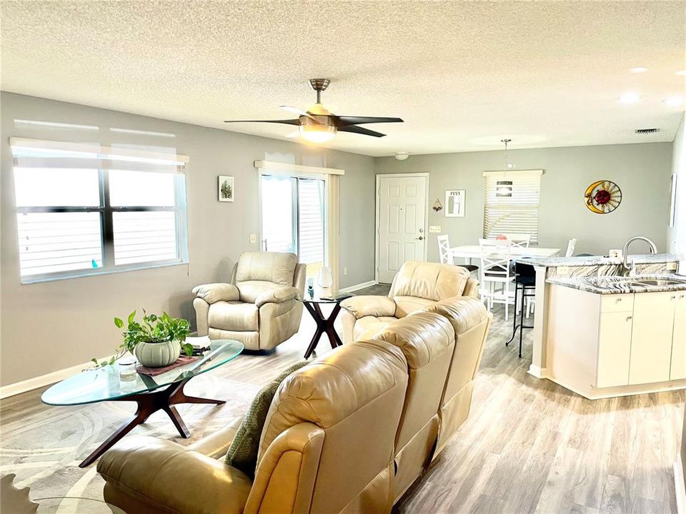 For Sale: $259,000 (2 beds, 2 baths, 1198 Square Feet)