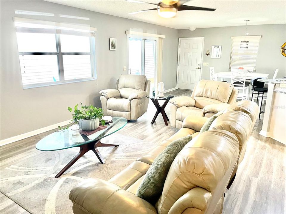 For Sale: $259,000 (2 beds, 2 baths, 1198 Square Feet)