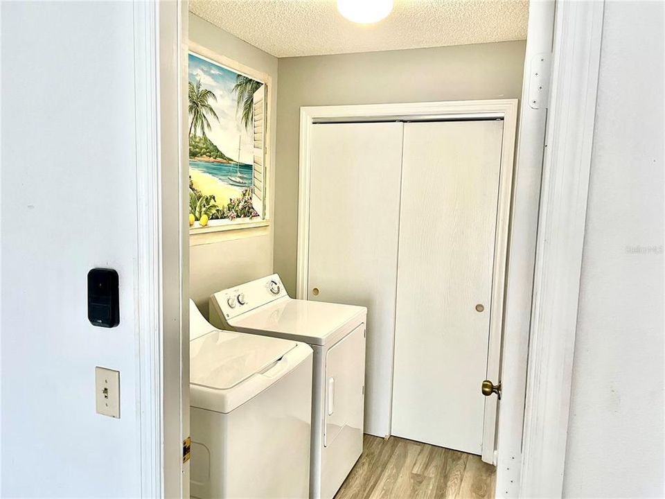 For Sale: $259,000 (2 beds, 2 baths, 1198 Square Feet)