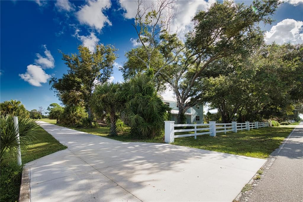 For Sale: $895,500 (4 beds, 2 baths, 2850 Square Feet)