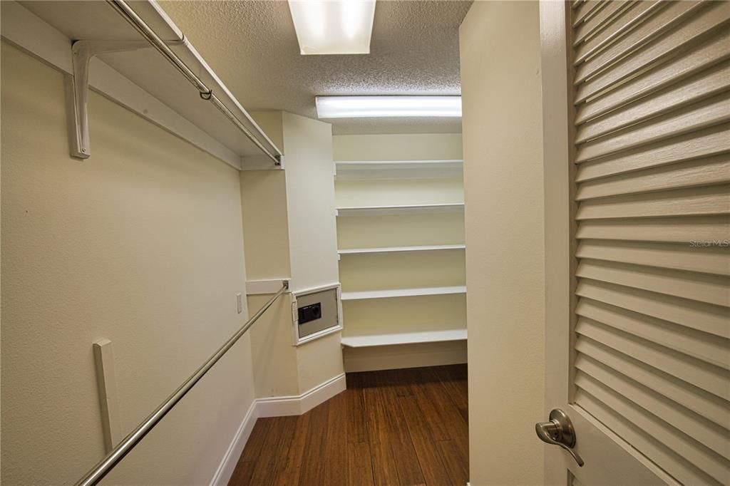 For Sale: $895,500 (4 beds, 2 baths, 2850 Square Feet)