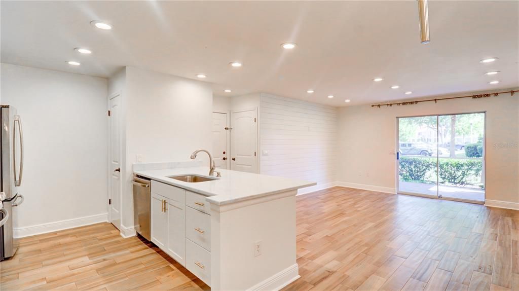 For Rent: $1,400 (2 beds, 1 baths, 1051 Square Feet)