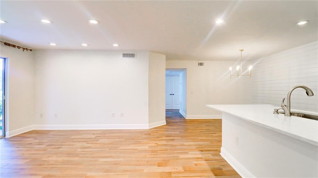 For Rent: $1,400 (2 beds, 1 baths, 1051 Square Feet)