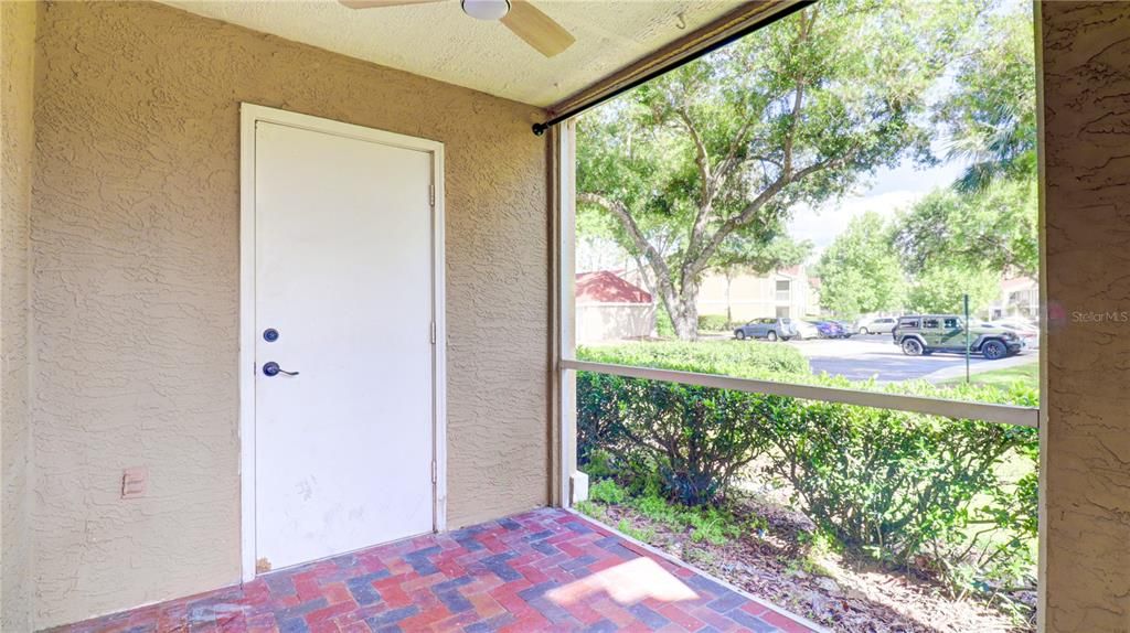 For Rent: $1,400 (2 beds, 1 baths, 1051 Square Feet)